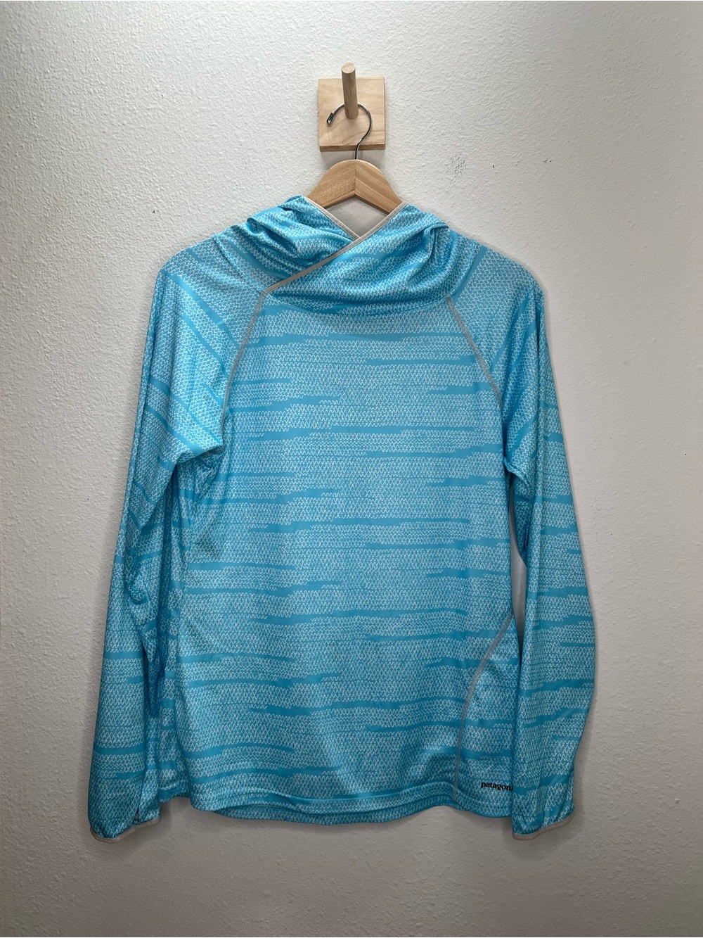 Patagonia Women's Light Blue Sunshade Hoodie Size M